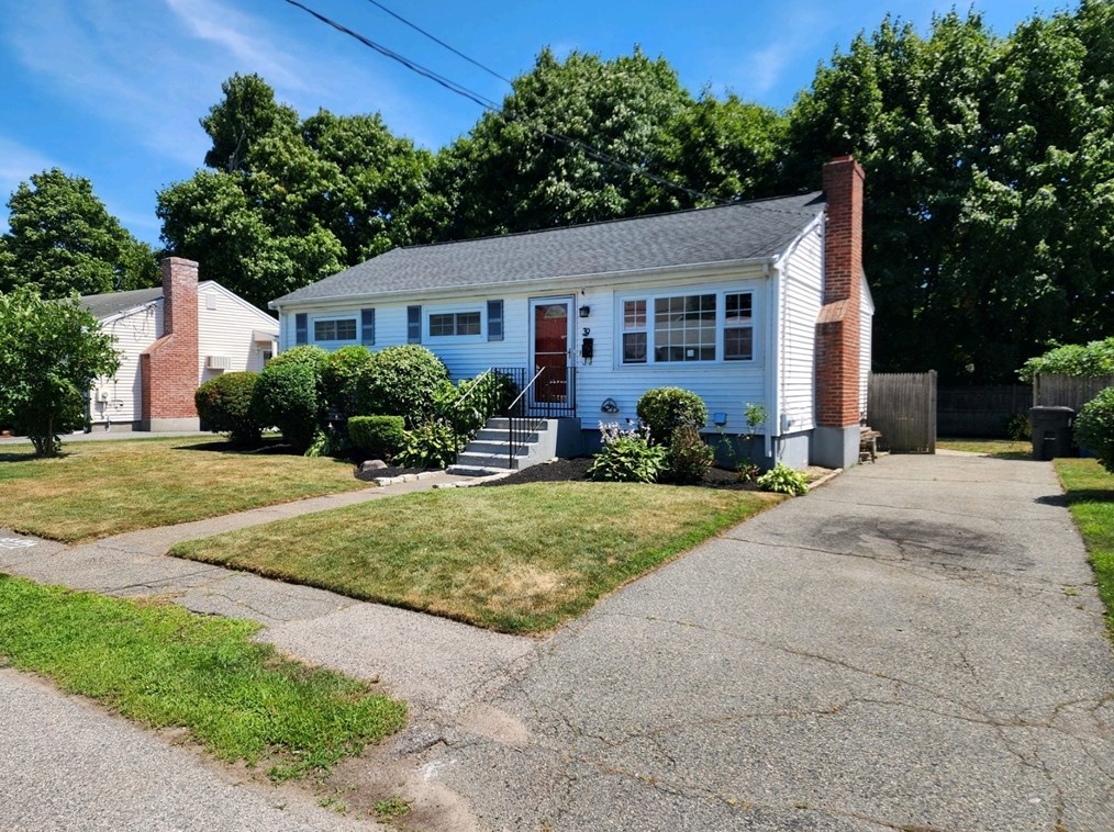 39 Barton St, Waltham, MA 02453