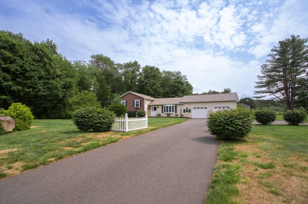 562 State St, Granby, MA 01033 exterior