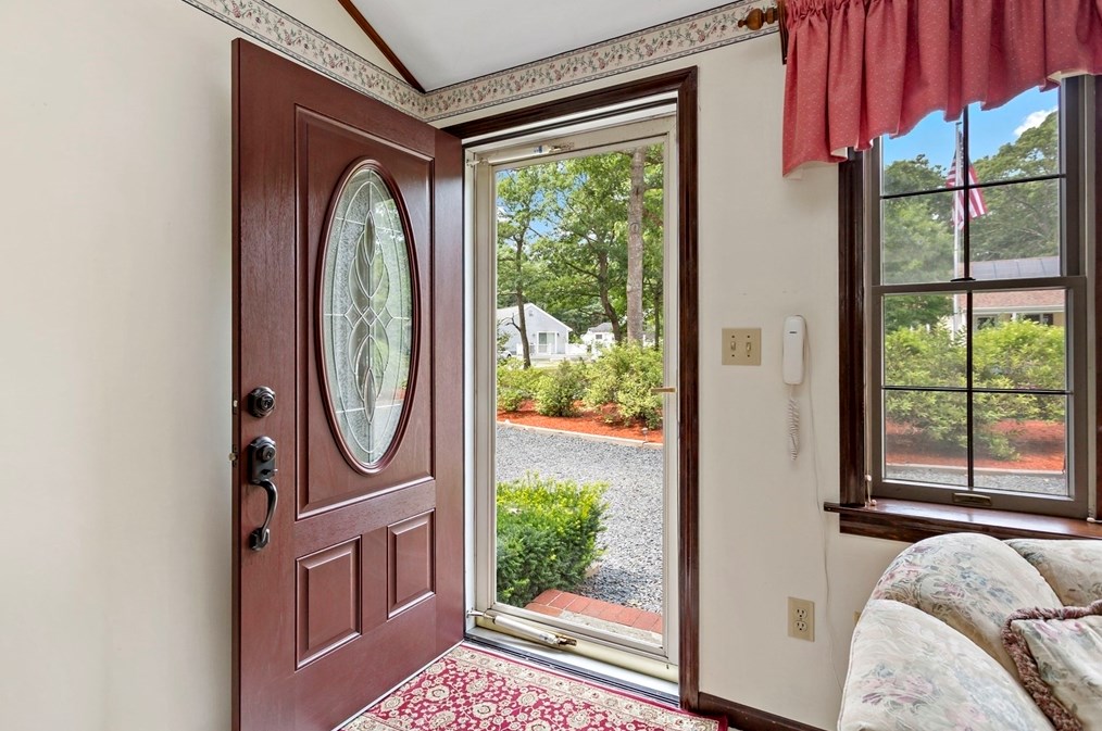 11 Chatham Ln, Mashpee, MA 02649