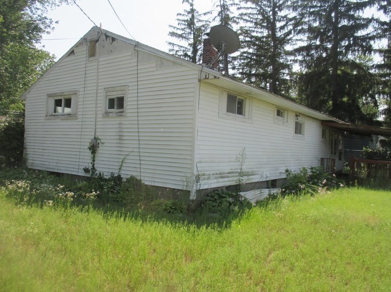 92 Sunset Dr, Springfield, MA 01109