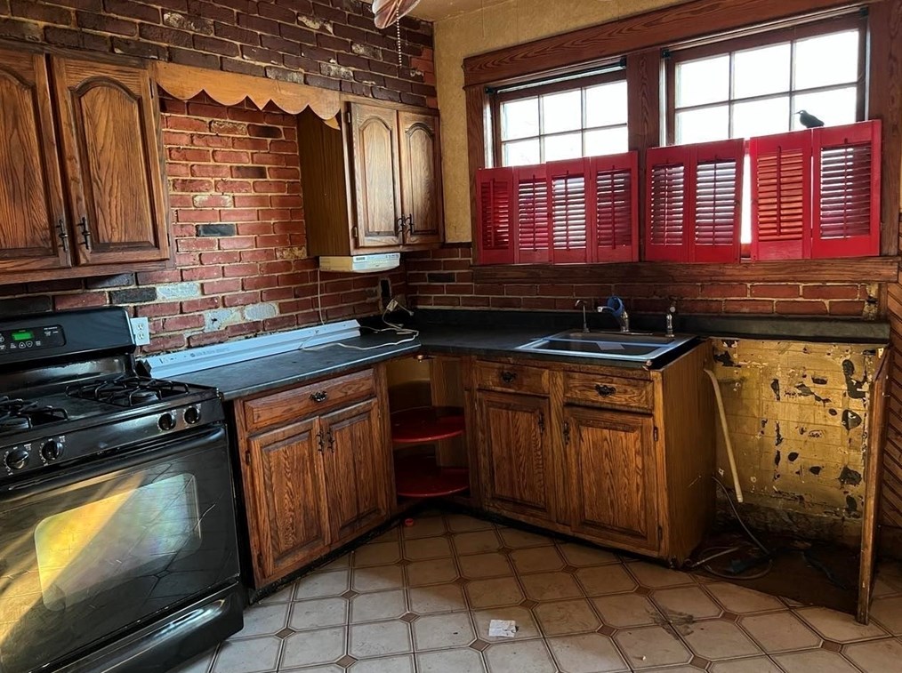 1276 Page Blvd, Springfield, MA 01104