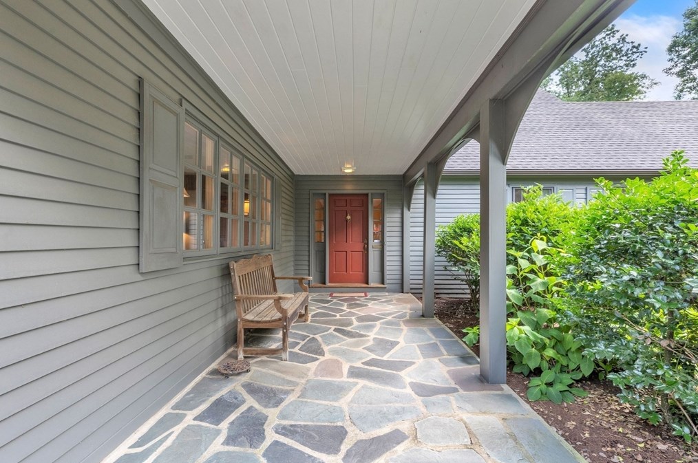 147 Shaker Rd, Springfield, MA 01106