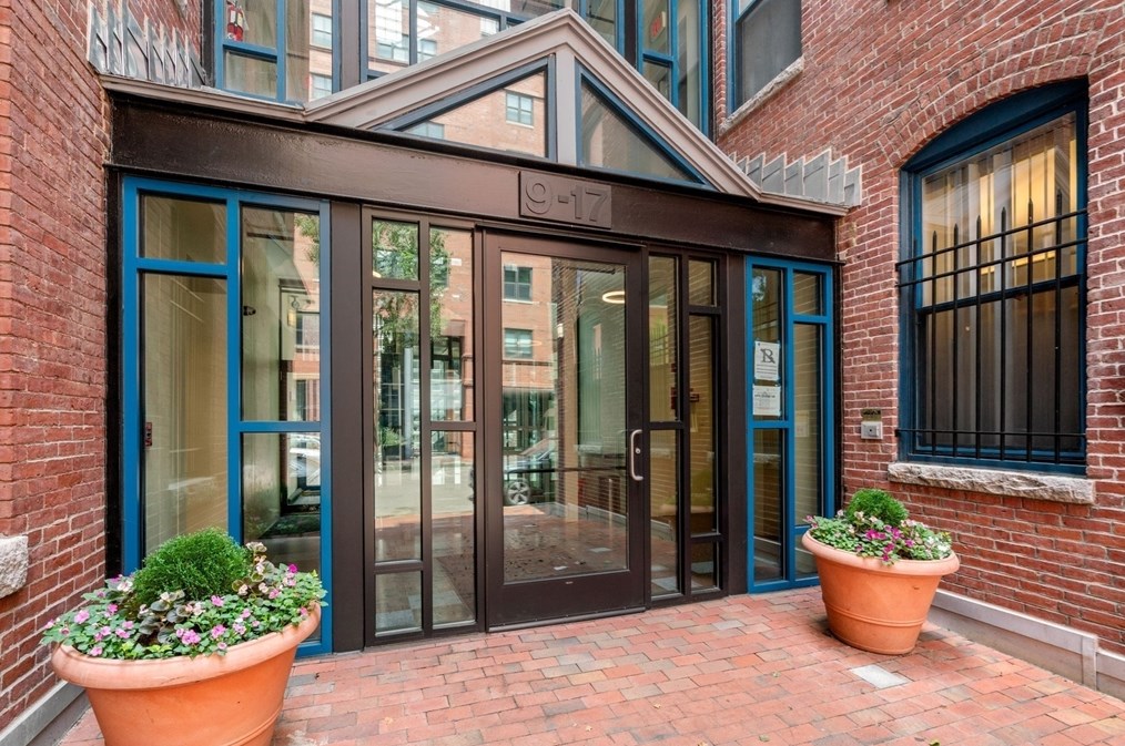 9 Harcourt St, Roxbury-Xing, MA 02116 exterior