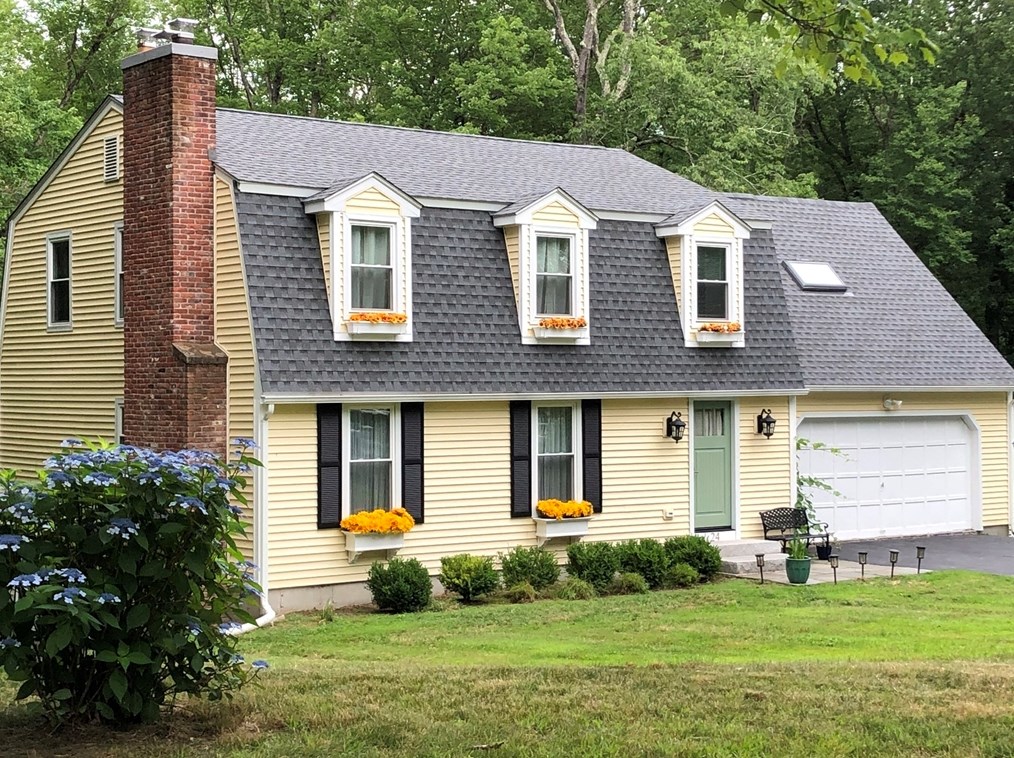 24 Meadowwood Dr, Whately, MA 01373