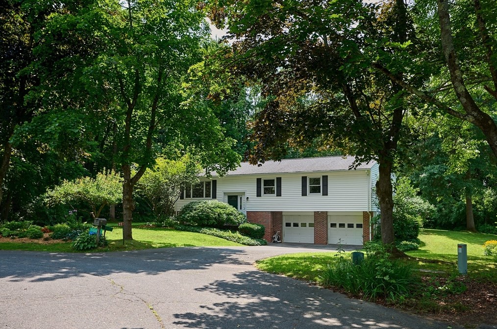 21 Atwater Cir, Amherst, MA 01002