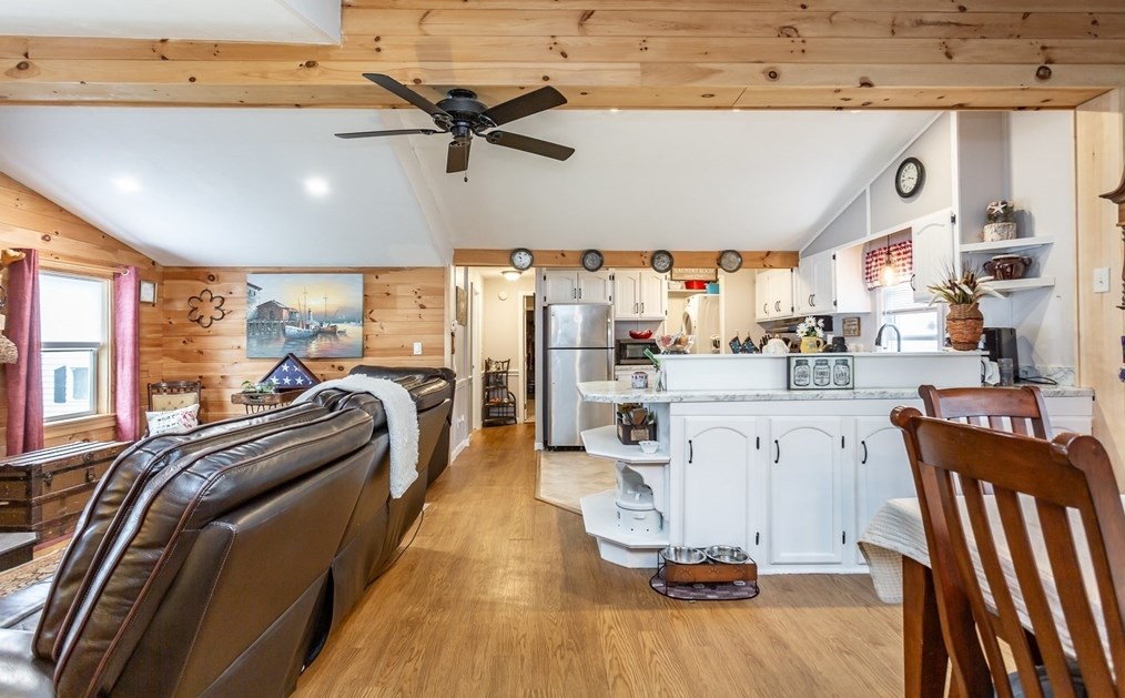 250 Mansfield Ave #121, Norton, MA 02766