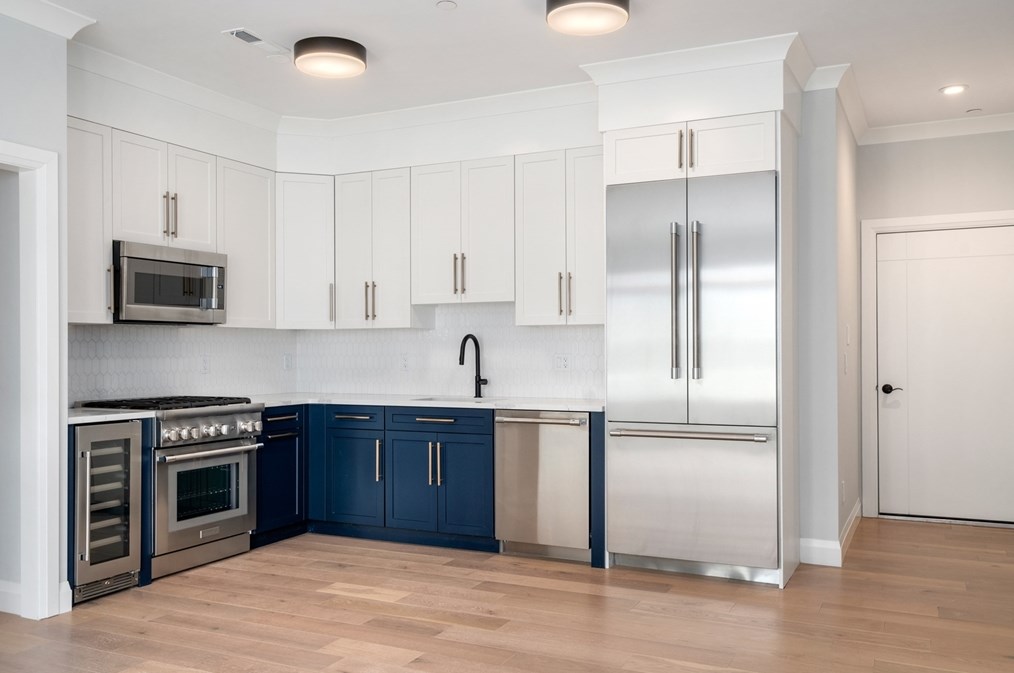 142 Pleasant St #3, Boston, MA 02125