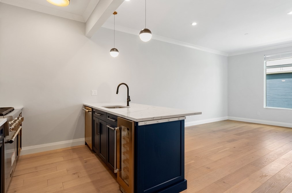 142 Pleasant St #6, Boston, MA 02125