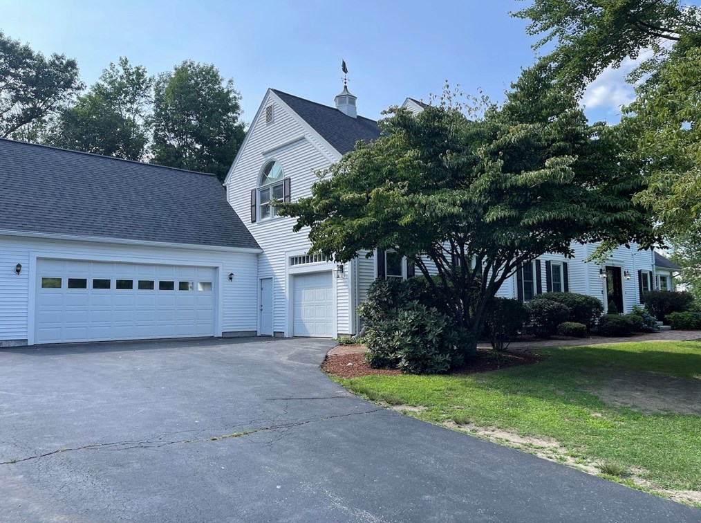 15 Olde Tavern Rd, Leominster, MA 01453