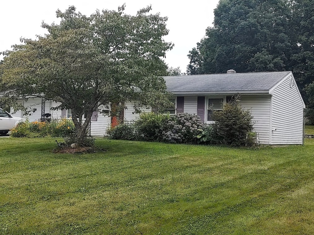 28 Lazywood Ln, Swansea, MA 02777