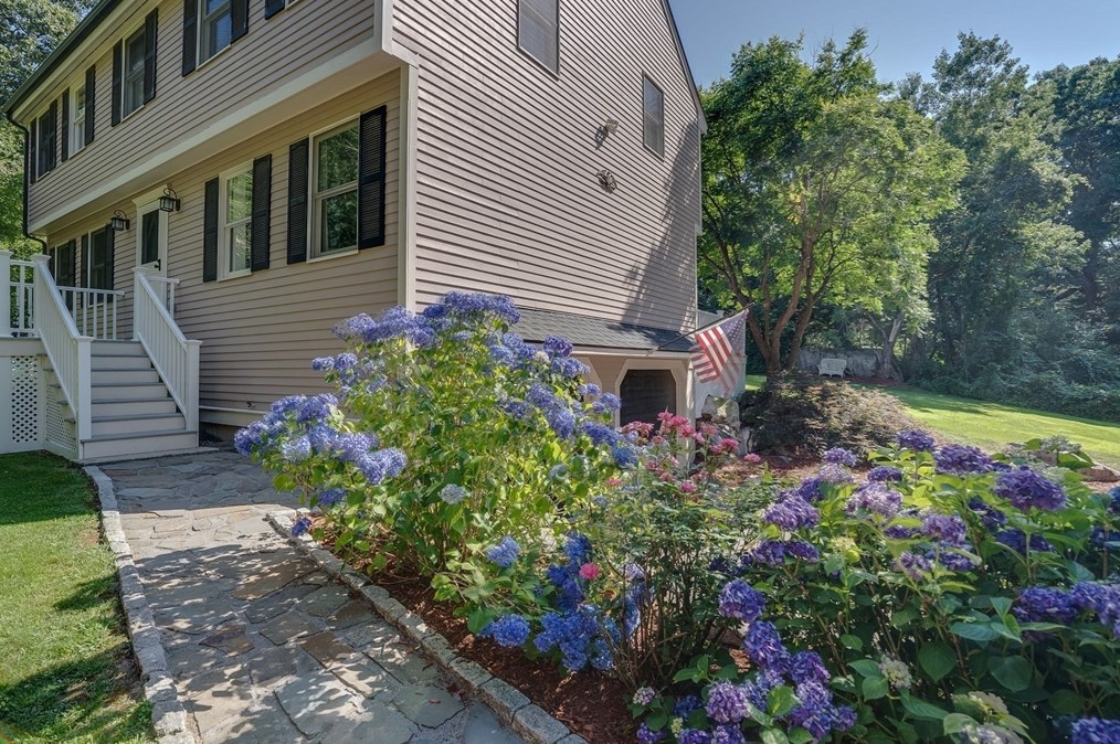 26 Parish Rd, Georgetown, MA 01833