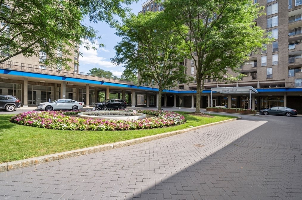 77 Pond Ave #1502, Brookline, MA 02445