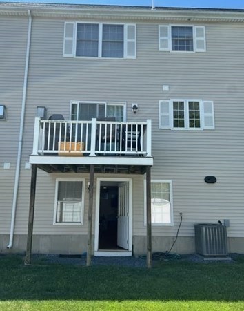 401 Center St, West Bridgewater MA 02379-1642 exterior