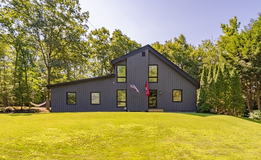 8 Old New England Path, Russell, MA 01071