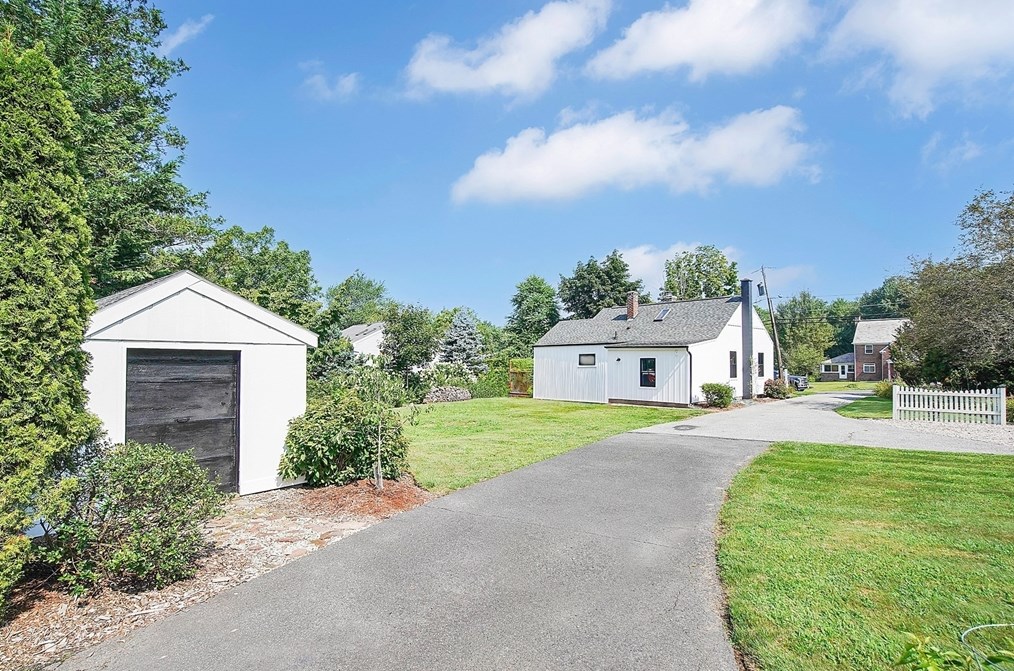 2044 Allen St, Springfield, MA 01118 exterior