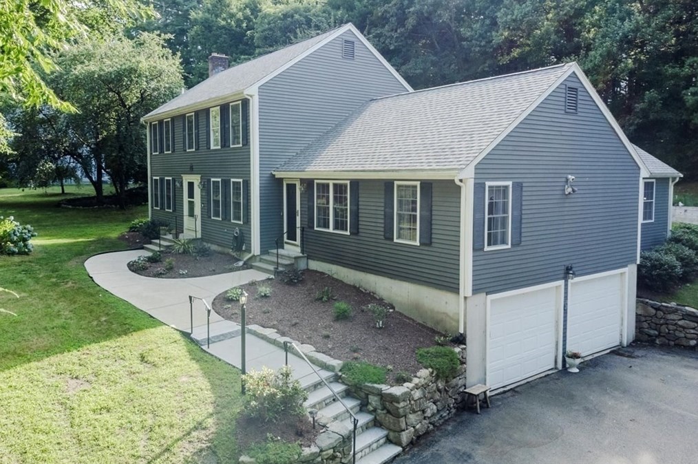 715 South St, Walpole, MA 02081