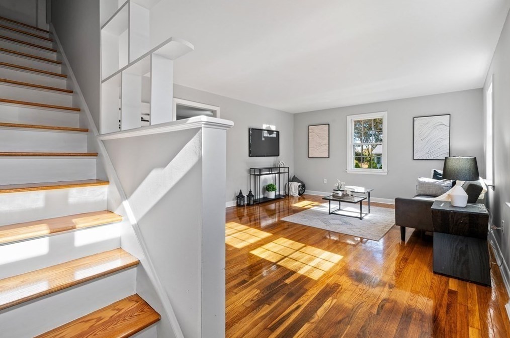 10 Holiday Dr, Fairhaven, MA 02719