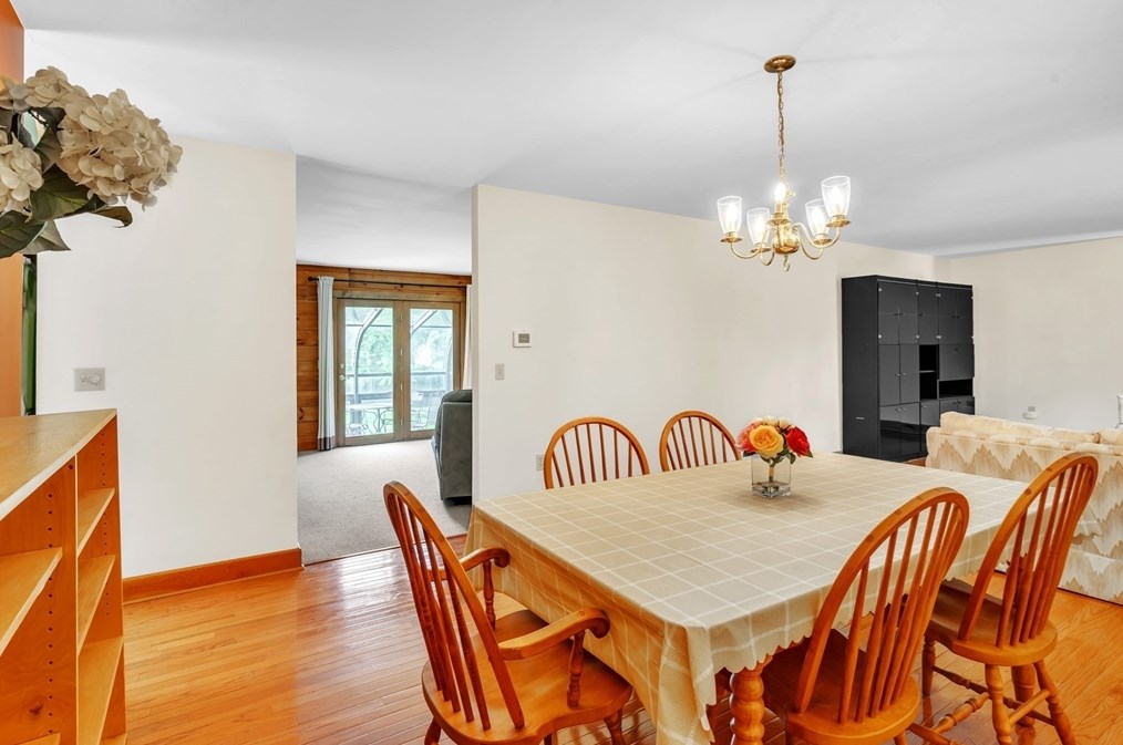 127 Pelham Rd, Amherst MA 01002-9777 exterior