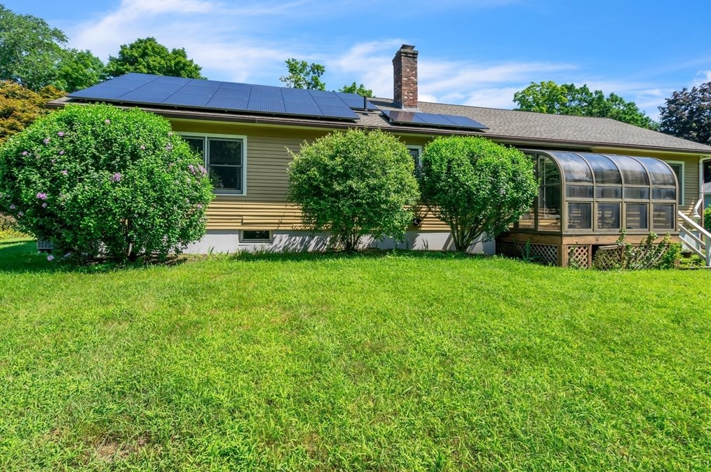 127 Pelham Rd, Amherst, MA 01002 exterior