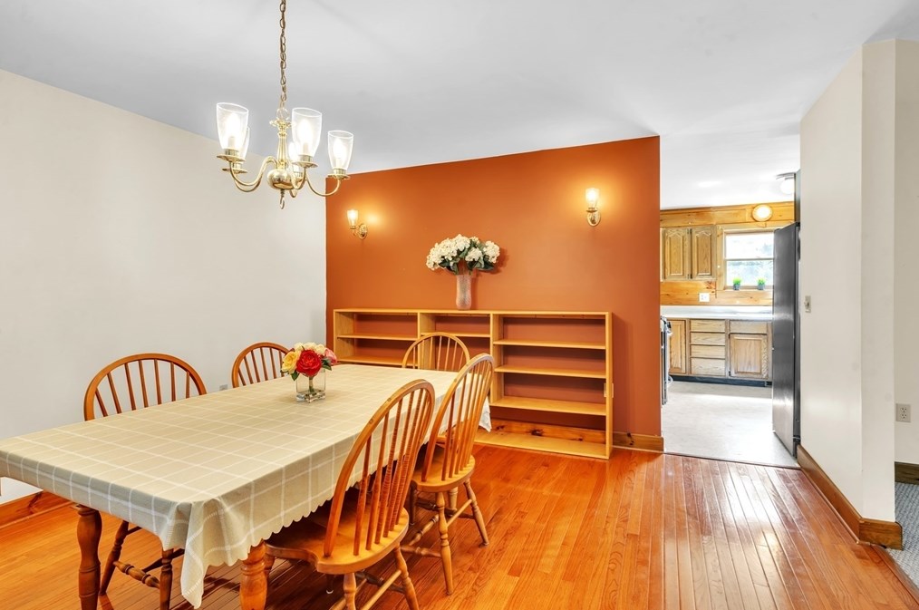 127 Pelham Rd, Amherst MA 01002-9777 exterior