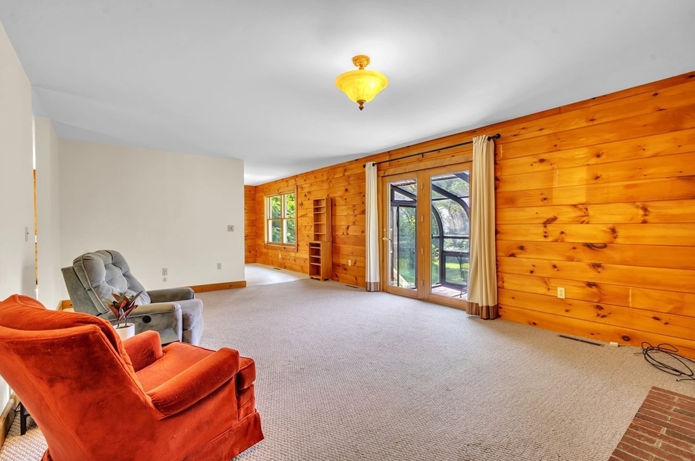 127 Pelham Rd, Amherst MA 01002-9777 exterior