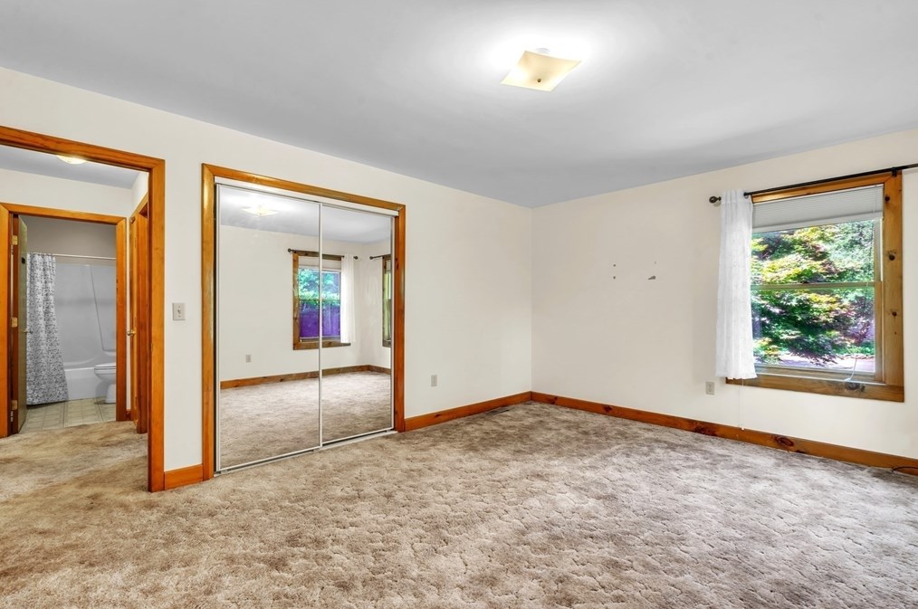 127 Pelham Rd, Amherst MA 01002-9777 exterior