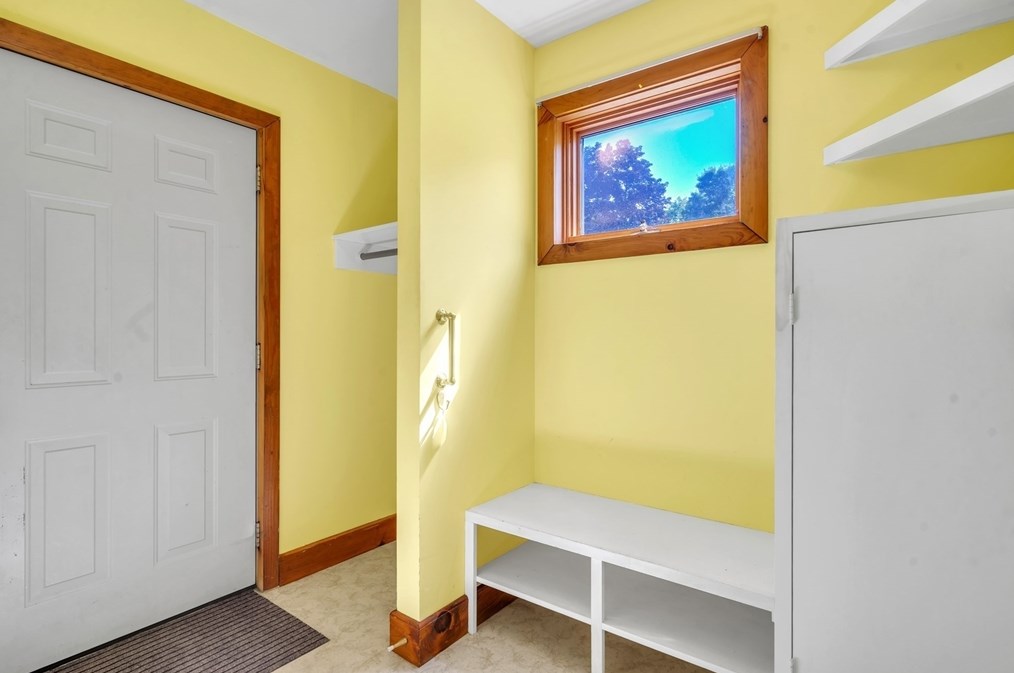 127 Pelham Rd, Amherst MA 01002-9777 exterior