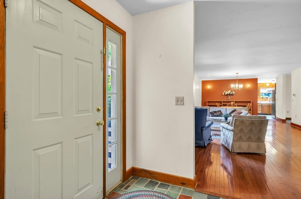 127 Pelham Rd, Amherst MA 01002-9777 exterior