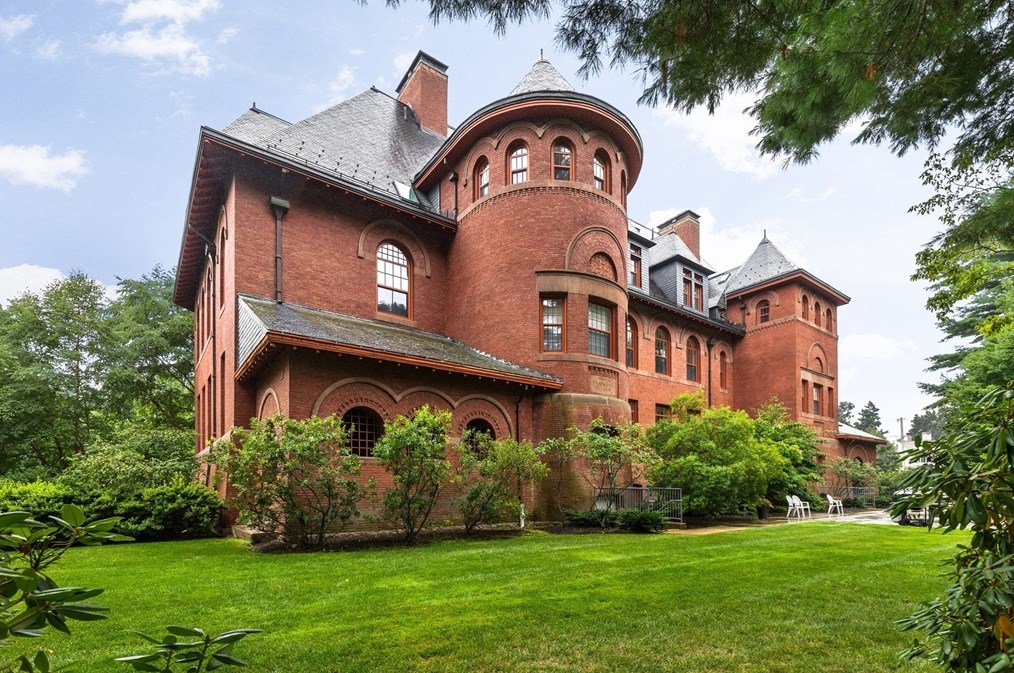 33 Forest St #310, Lexington, MA 02421