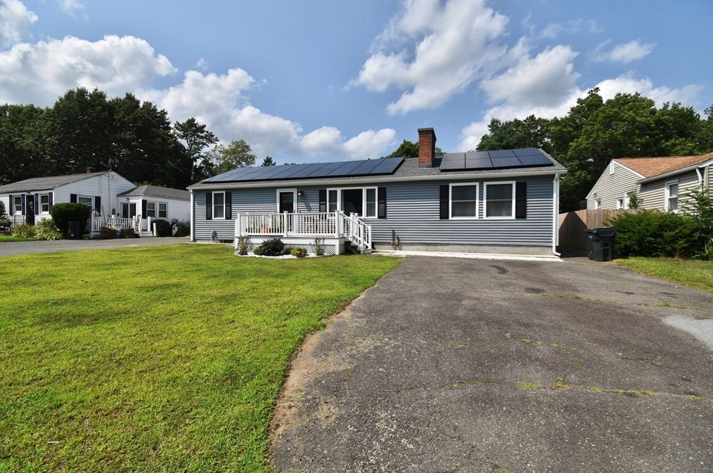 48 Gardens Dr, Springfield, MA 01119