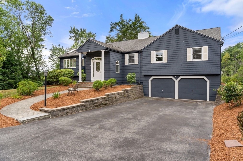 5 Meadow Ln, Lynnfield, MA 01940