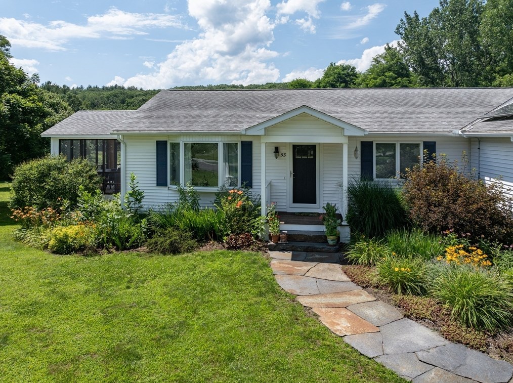 53 Avis Cir, Northampton, MA 01062