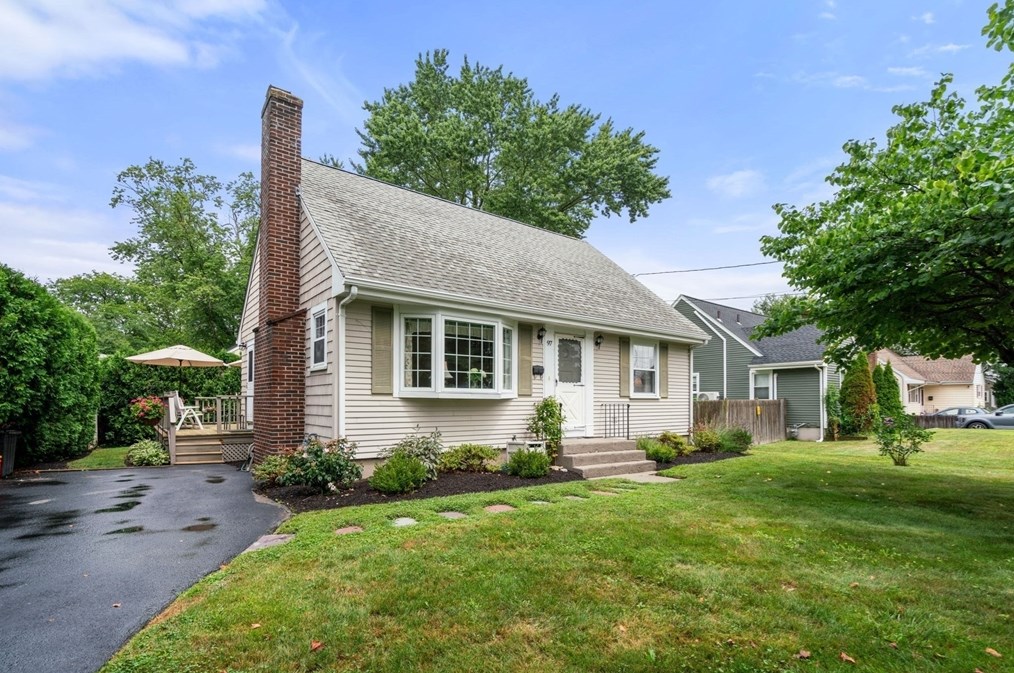 97 Sycamore St, Swansea, MA 02777 exterior