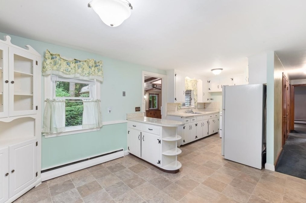 45 Park St, Wilmington, MA 01887-1510