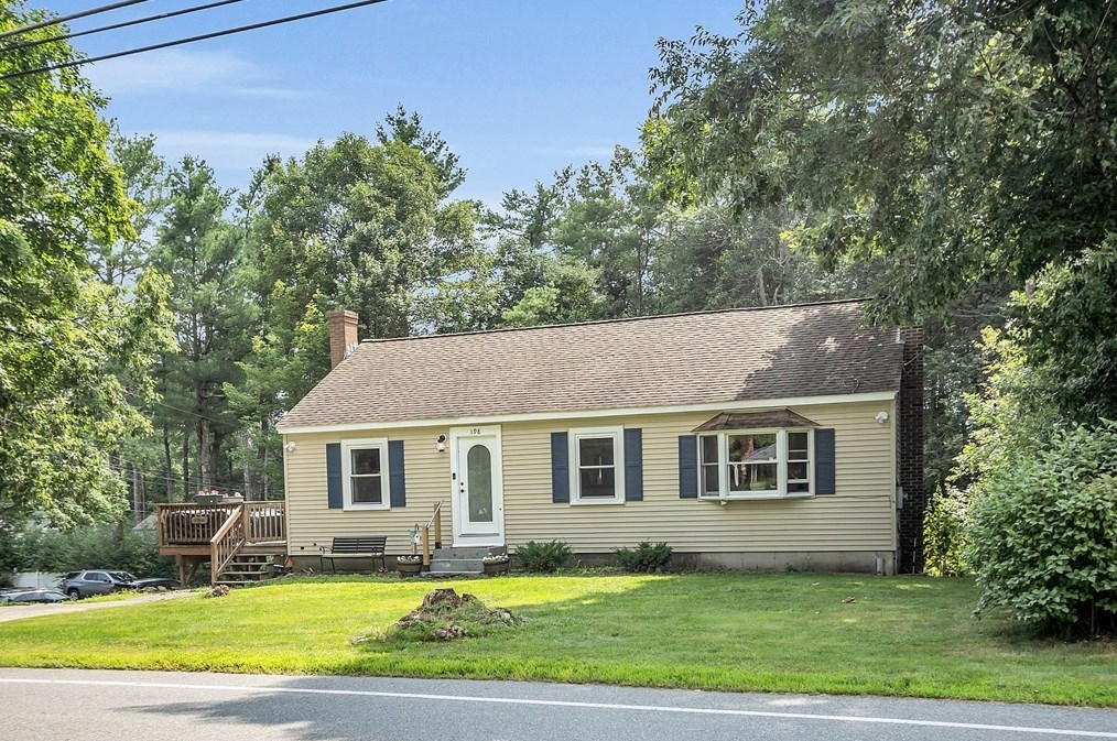 198 Clark St, Gardner, MA 01440-1223
