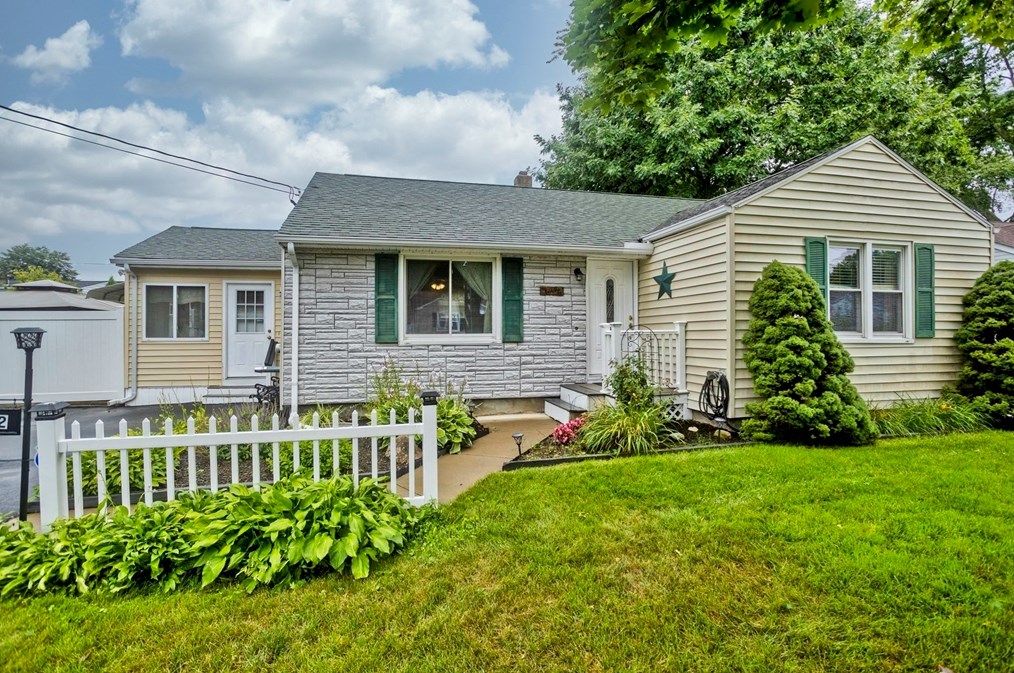 32 Silvin Rd, Chicopee, MA 01013