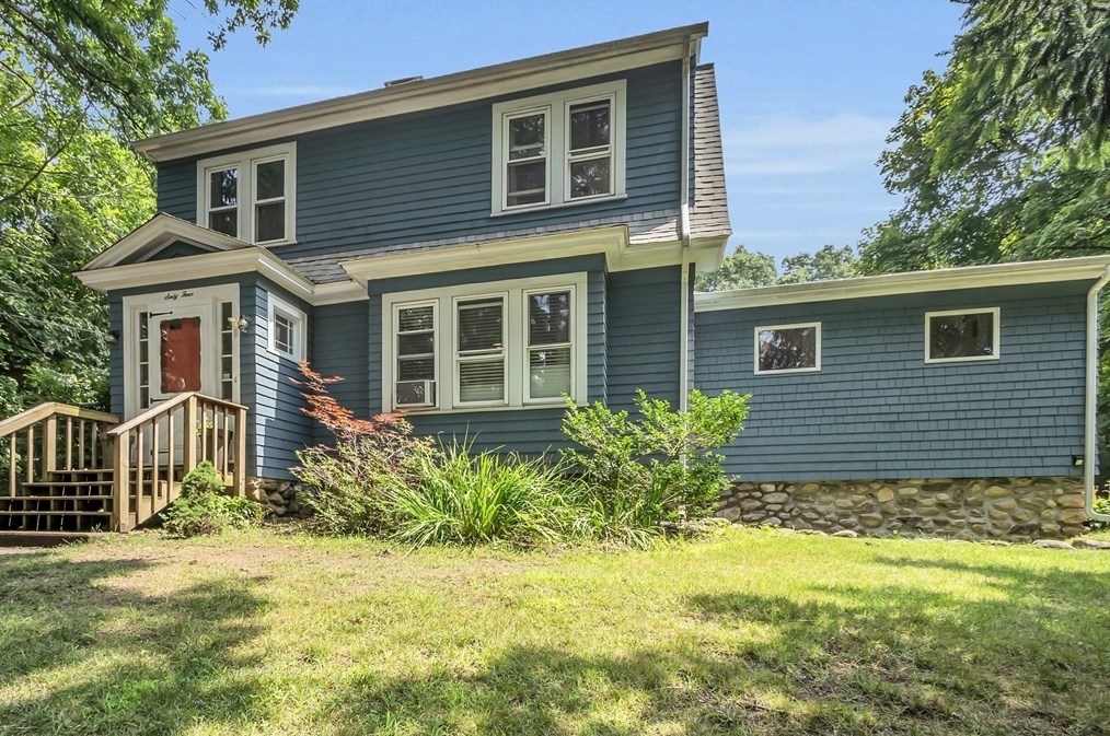 64 Moreland St, Worcester, MA 01609