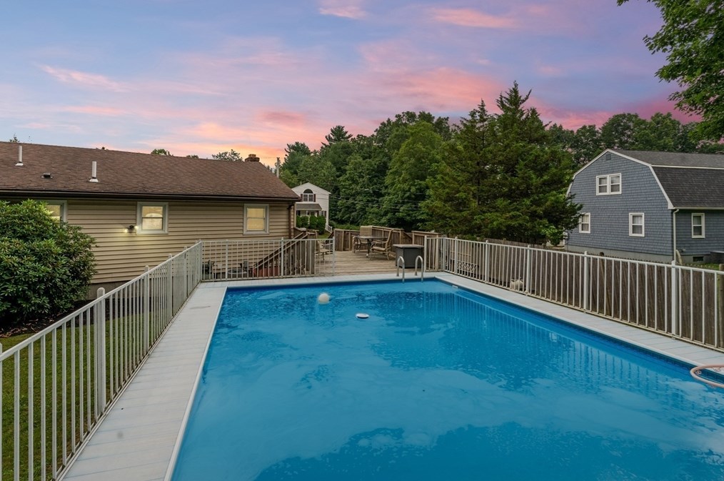 5 Black Pond Rd, Mansfield, MA 02048