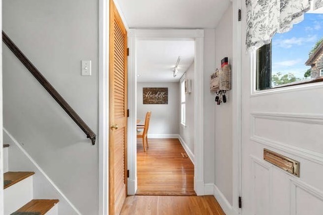 27 Pearl St, Amesbury MA  01913-3100 exterior