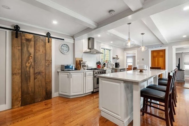 27 Pearl St, Amesbury MA  01913-3100 exterior