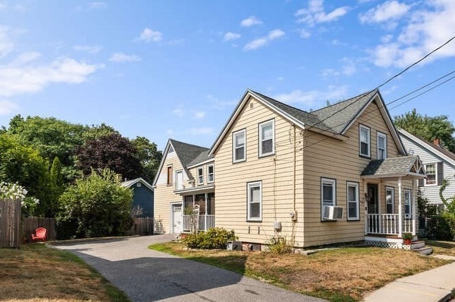 27 Pearl St, Amesbury MA  01913-3100 exterior