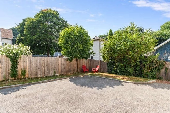 27 Pearl St, Amesbury MA  01913-3100 exterior