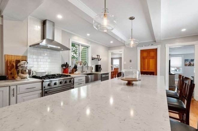 27 Pearl St, Amesbury MA  01913-3100 exterior