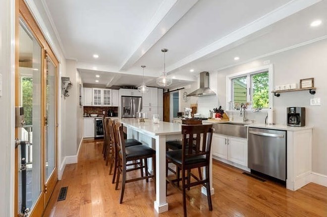 27 Pearl St, Amesbury MA  01913-3100 exterior