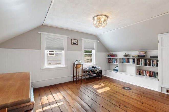 27 Pearl St, Amesbury MA  01913-3100 exterior