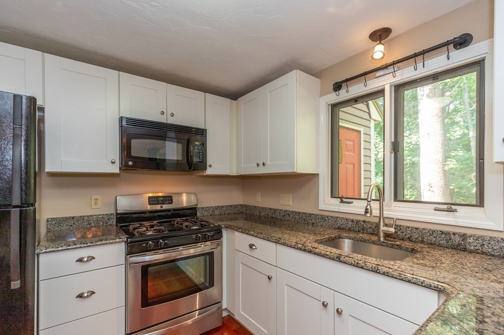 153 Heritage Dr, Tewksbury, MA 01876-2766