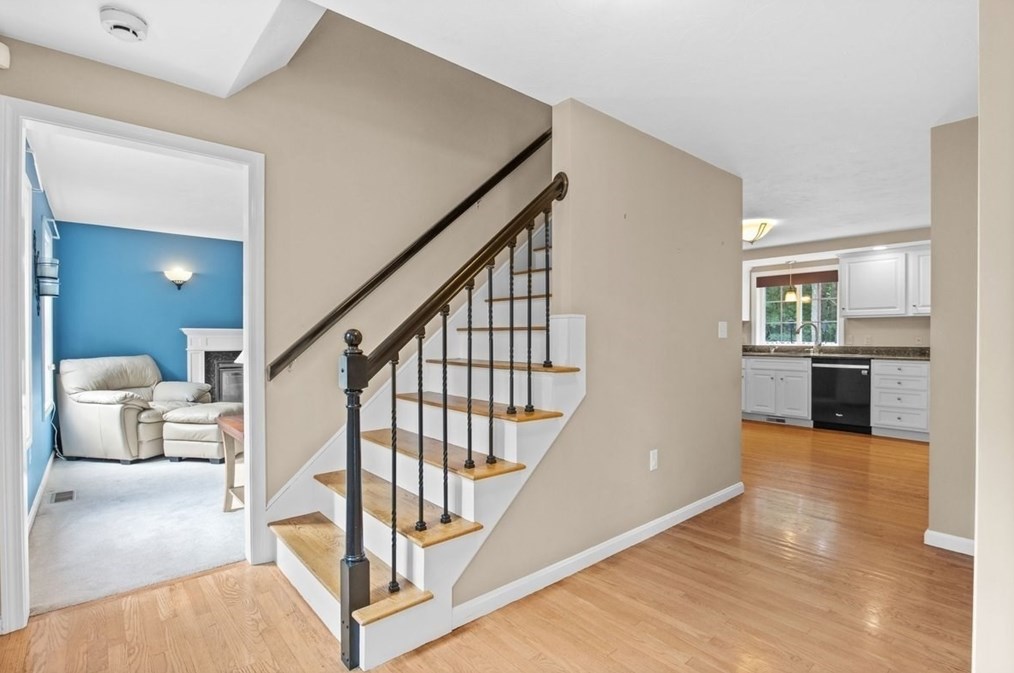 10 Fairway Dr, East Bridgewater, MA 02324