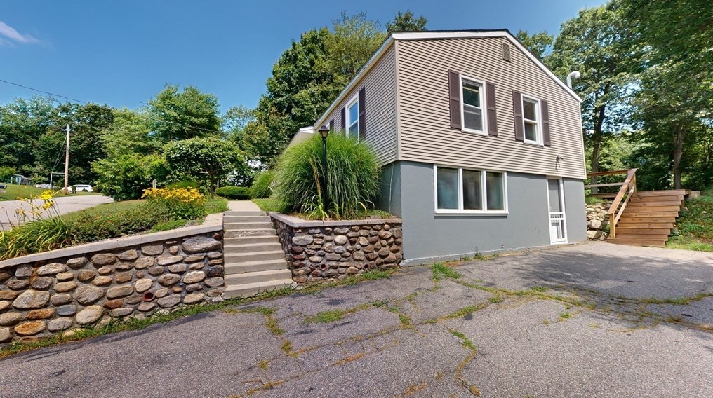 12 Lexington Ave, Leicester, MA 01524