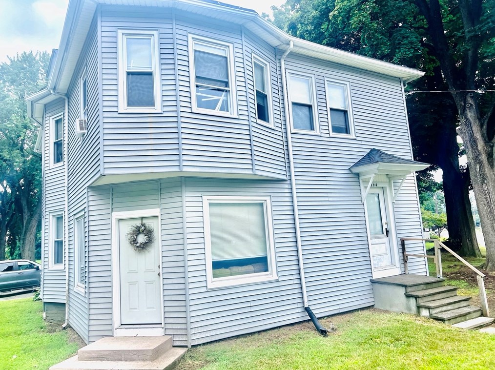 204 Wayside Ave, West Springfield, MA 01089