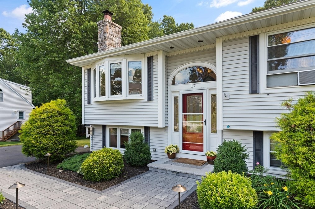 17 Vinal St, Hudson, MA 01749
